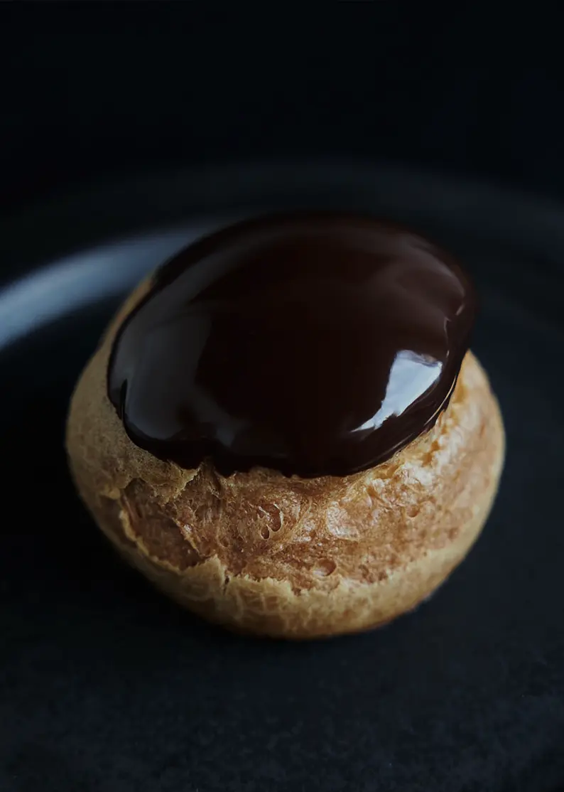 チョコのシュークリーム